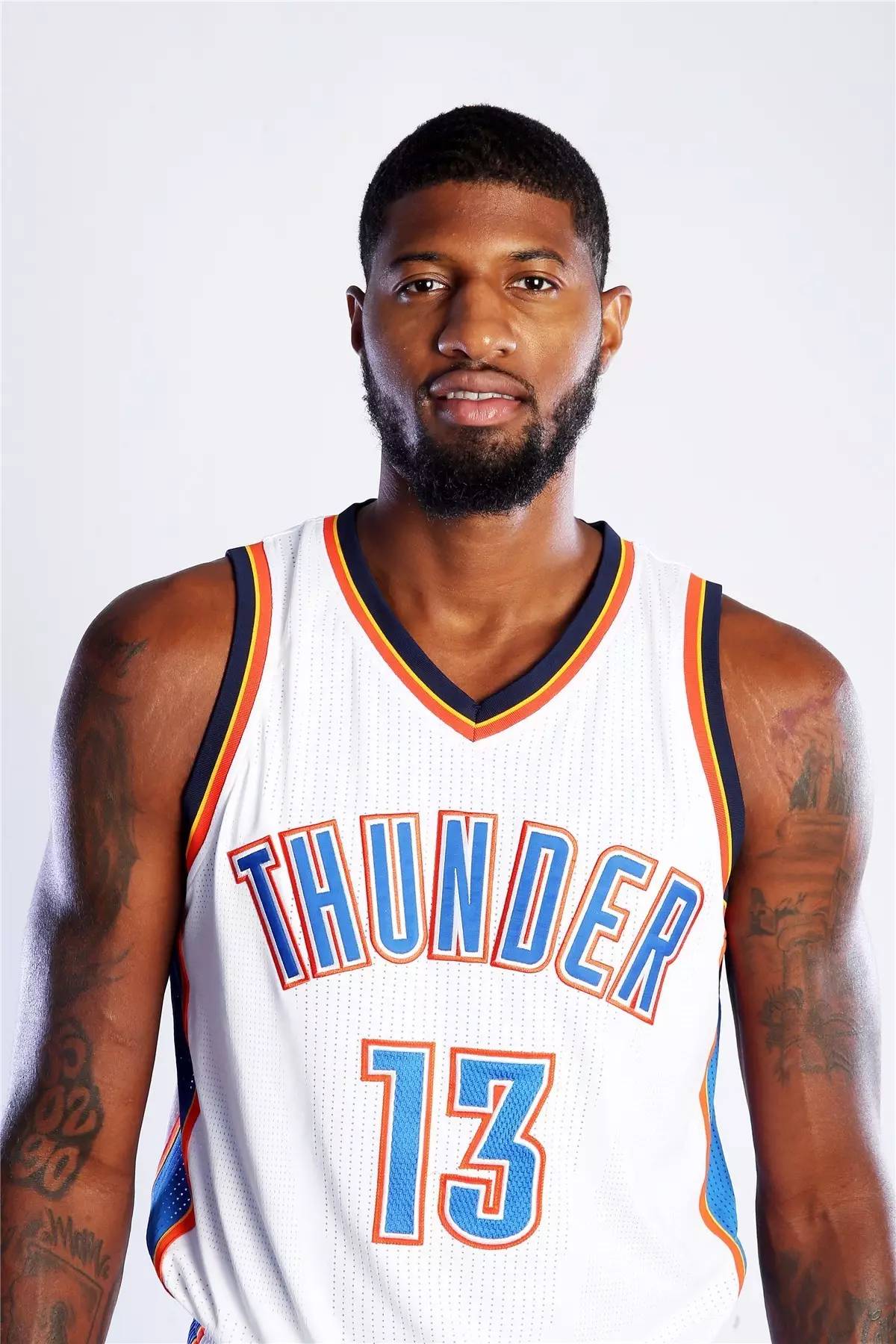 米兰客战拉齐奥：莱奥领衔，亚沙里、里奇、拉比奥出战（米兰做客拉齐奥：莱奥挂帅，亚沙里、里奇、拉比奥悉数登场）