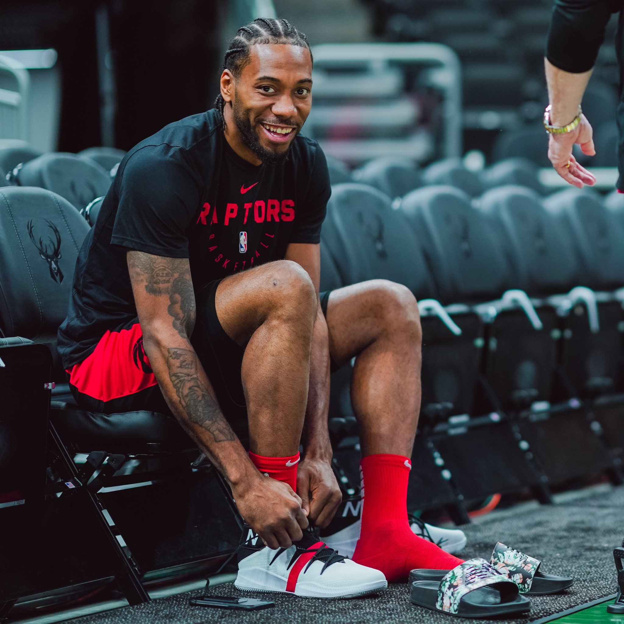 海港发布官方Vlog：旧将奇塔迪尼重回浦东足球场（海港推出官方Vlog：前将奇塔迪尼重返浦东足球场）