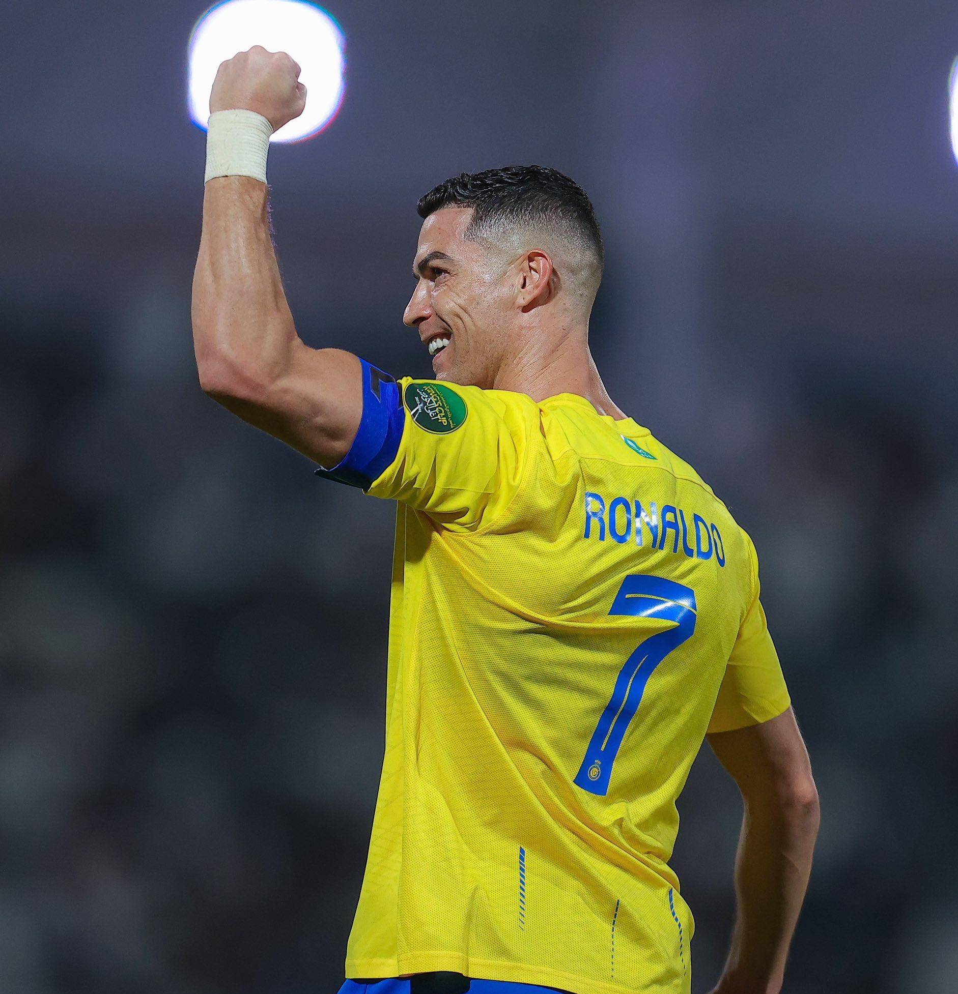 记者：纽卡要求谢什科48小时内答复，不打算拖到本周后半段（记者：纽卡斯尔要求谢什科两天内回应，不会把进程拖到本周后期）