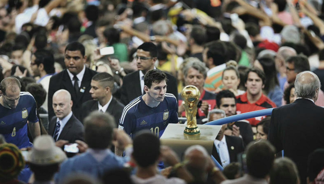 现在哪里还能买到这件拜仁125周年啤酒节正版球衣？（拜仁125周年啤酒节正品球衣现在还能在哪里入手？）