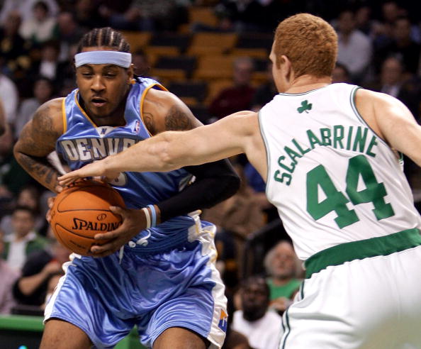 破防了！张本智和比手势，现场球迷给港队加油，日本队压力大（张本智和做手势引爆全场，球迷齐为港队助威，日本队压力陡增）