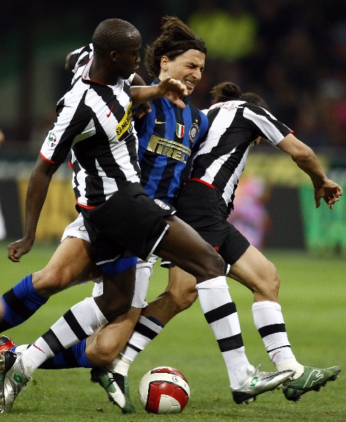 开赛！桐庐上演马术“巅峰对决”（赛事打响！桐庐上演马术巅峰之战）