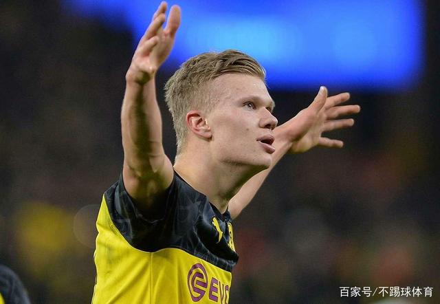 庆祝苏超夺冠，泰州市委书记与泰州队球员合唱《歌唱祖国》（苏超问鼎，泰州市委书记携泰州队合唱《歌唱祖国）