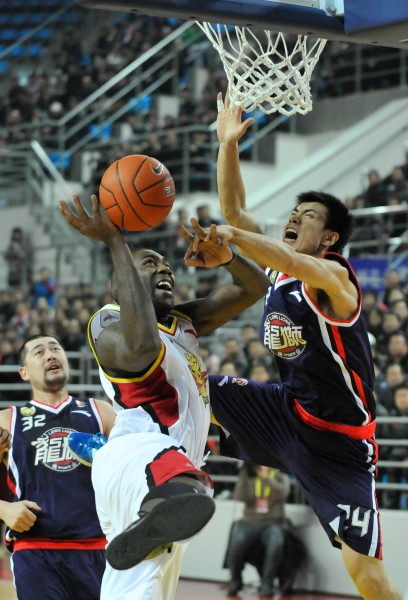 荷兰客场1-1波兰，德佩、卡明斯基破门，莱万送助攻（荷兰客场1-1战平波兰：德佩、卡明斯基进球，莱万送出助攻）